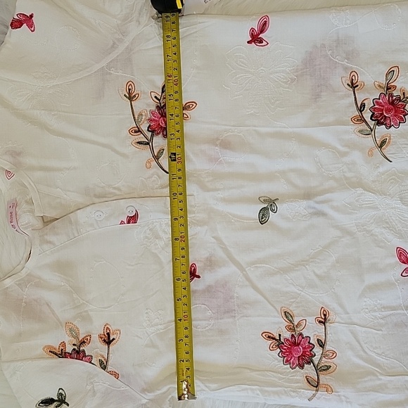 White Floral Embroidered Blouse - Picture 12 of 15